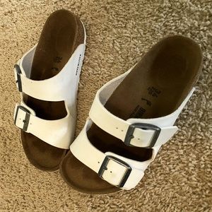 Birkenstock leather sandals size 34 Youth 3-3.5